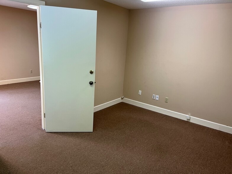 More Photos Of 2024 Arkansas Valley Dr, Little Rock Office For Sale
