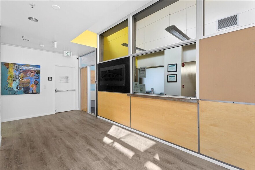 More Photos Of 482 W MacArthur Blvd, Oakland Medical For Sale