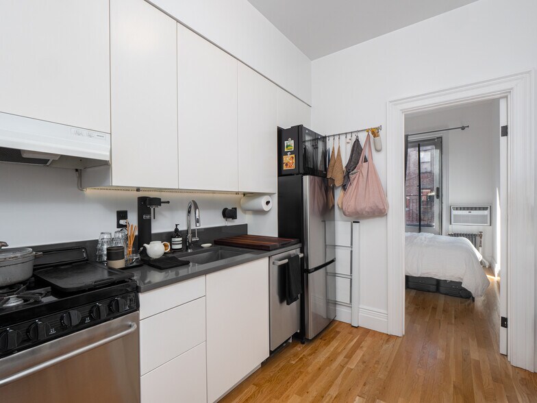 More Photos Of 54 W 71st St, New York Apartments For Sale