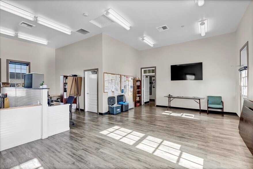 More Photos Of 504 W 7th St, Hanford Freestanding For Sale