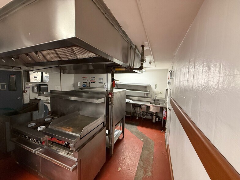 More Photos Of 4555 S Manhattan Ave, Tampa Hospital For Lease