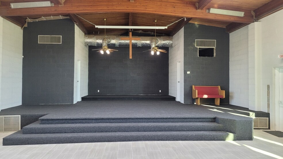 More Photos Of 2945 Sunnyvale St, Dallas Religious Facility For Sale