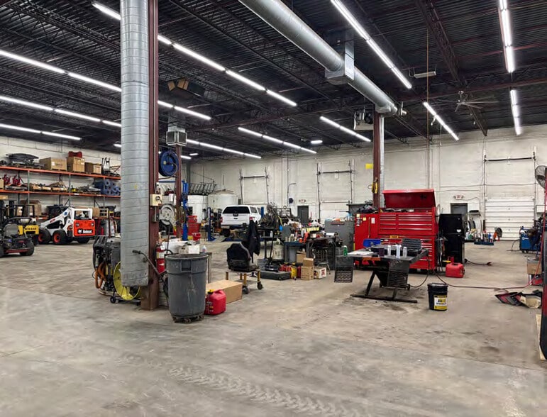 More Photos Of 14410-14430 21st Ave N, Plymouth Manufacturing For Sale
