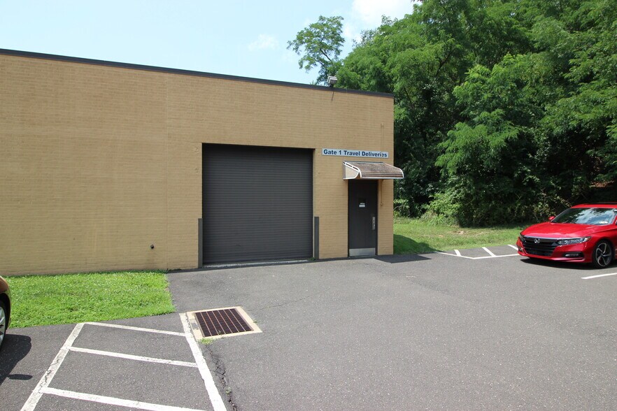 More Photos Of 455 Maryland Dr, Fort Washington Light Manufacturing For Sale