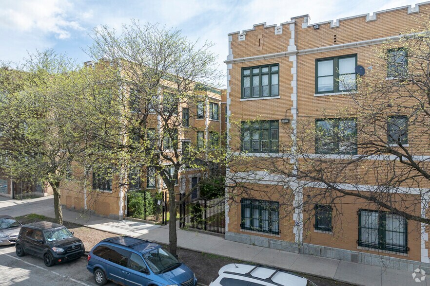 More Photos Of 4952 W Madison St, Chicago Multifamily For Sale