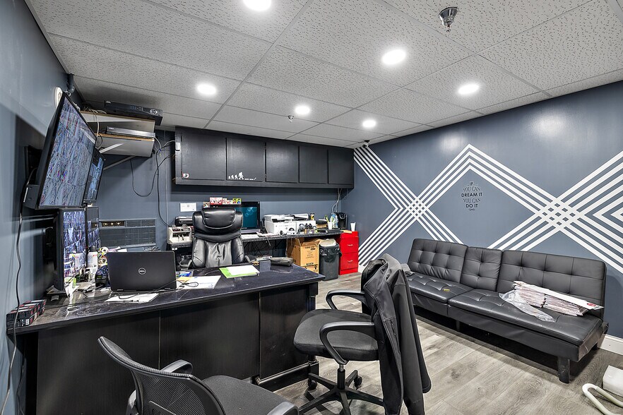 More Photos Of 2419 Lapeer Rd, Port Huron General Retail For Sale