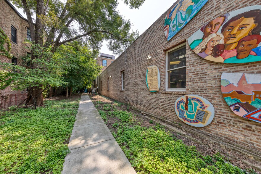 More Photos Of 2125 W North Ave, Chicago Storefront Retail Office For Lease