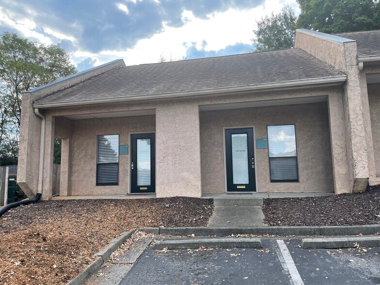 More Photos Of 770 Old Roswell Rd, Roswell Office For Lease