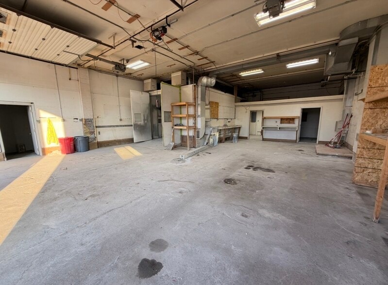 More Photos Of 103 Leonard St S, West Salem Freestanding For Lease