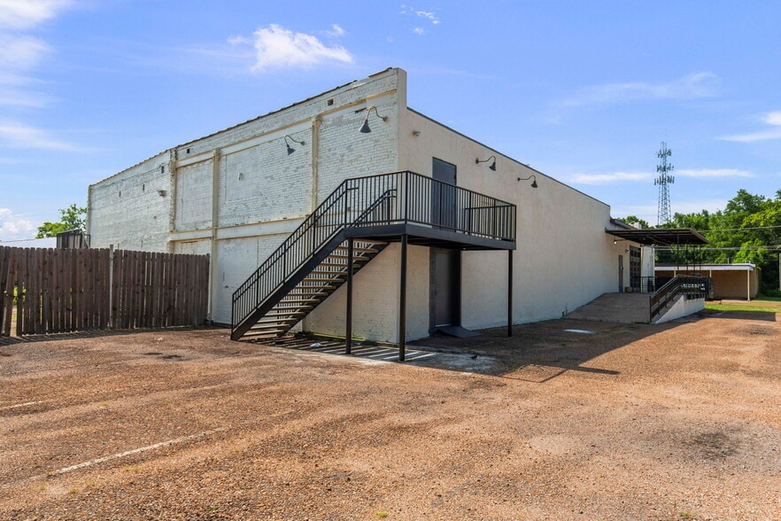 More Photos Of 110 E South St, Jackson Bar For Sale