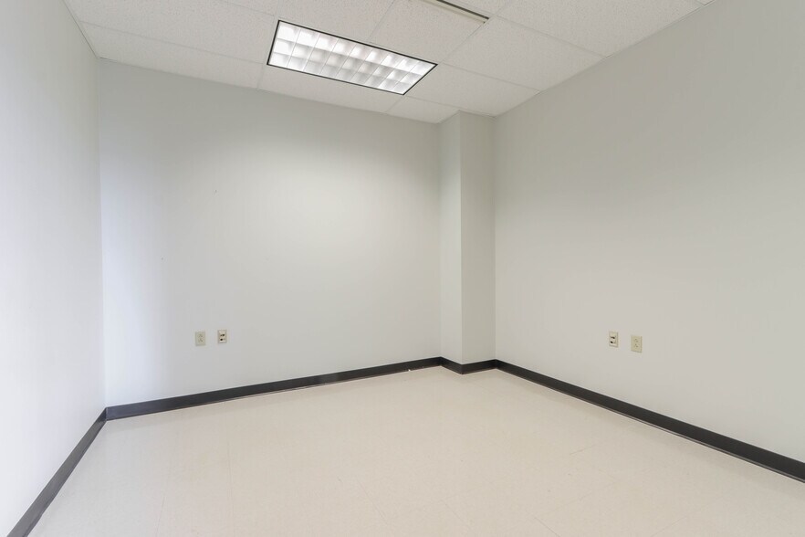 More Photos Of 11 Scott St, Wausau Office For Lease