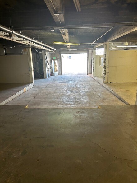 More Photos Of 951A Hudson Ave, San Francisco Warehouse For Lease