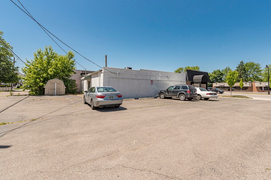 More Photos Of 18735 Ecorse Rd, Allen Park Office For Lease