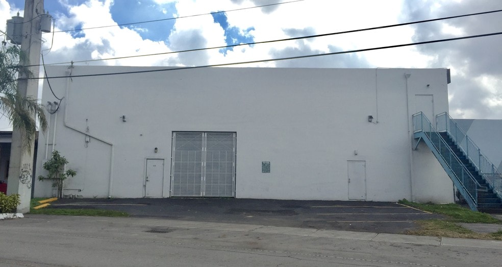 More Photos Of 1415 W 49th St, Hialeah Freestanding For Lease