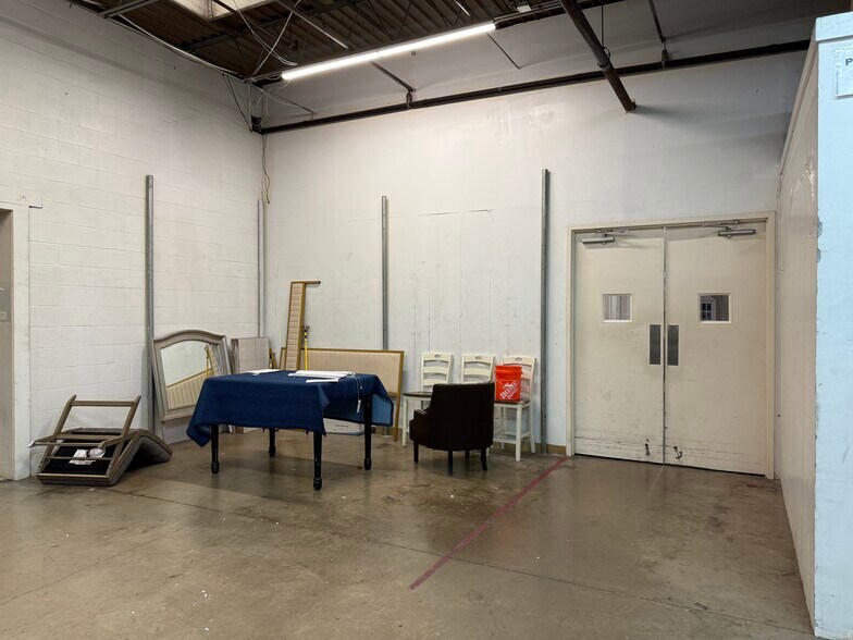 More Photos Of 3910 W Camp Wisdom Rd, Dallas Storefront For Sale