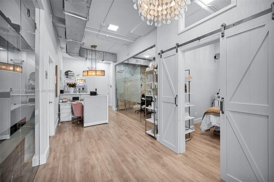 More Photos Of 1560 Lenox Ave, Miami Beach Office For Sale