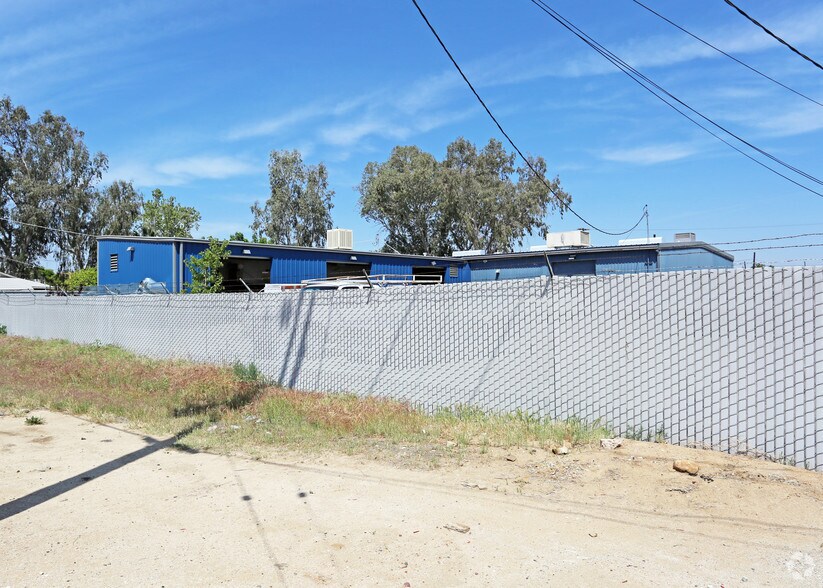 More Photos Of 1121 Sumner St, Bakersfield Warehouse For Sale