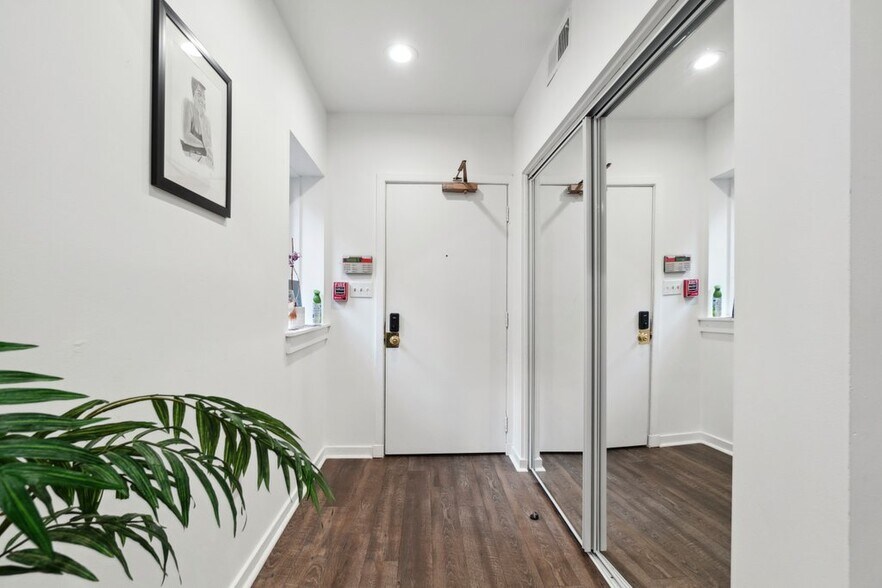 More Photos Of 519-521 N Charles St, Baltimore Office For Sale