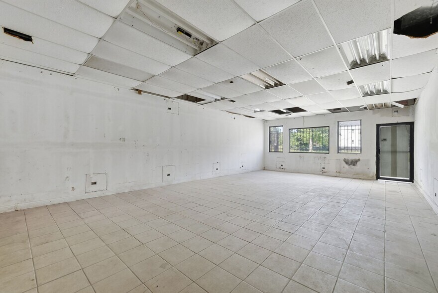 More Photos Of 7100 Morgan St, Chicago Storefront For Sale