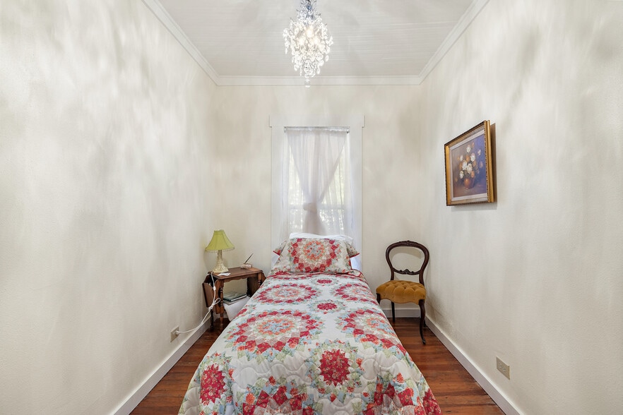 More Photos Of 201 Nugent Ave ave, Johnson City Hotel For Sale