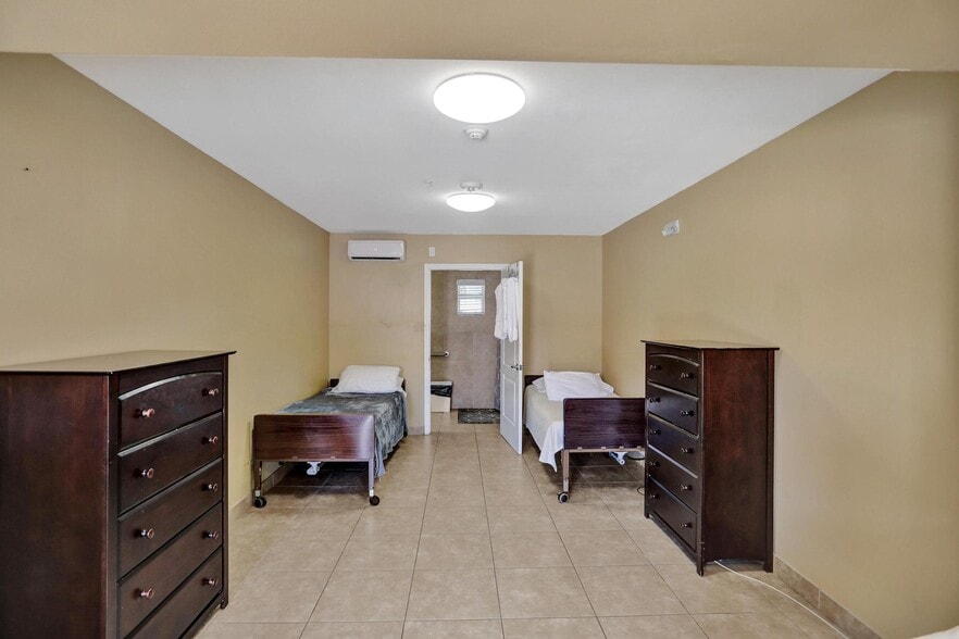More Photos Of 1722 Madison St, Hollywood Assisted Living For Sale