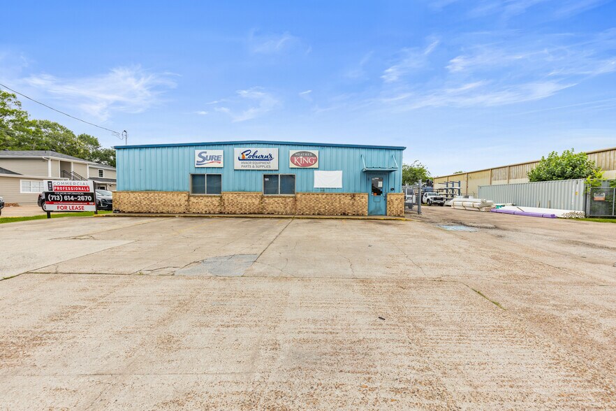 More Photos Of 705 Cedar Bayou Rd, Baytown General Retail For Lease