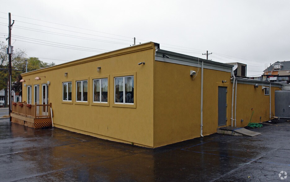 More Photos Of 75 Cedar Swamp Rd, Glen Cove Restaurant For Lease