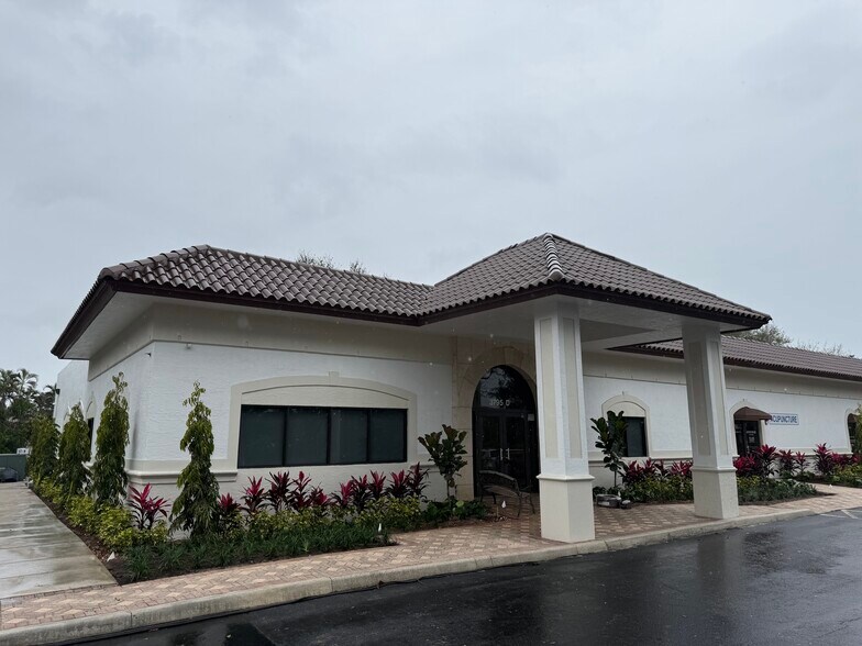 More Photos Of 3795 Boynton Beach Blvd, Boynton Beach Medical For Lease