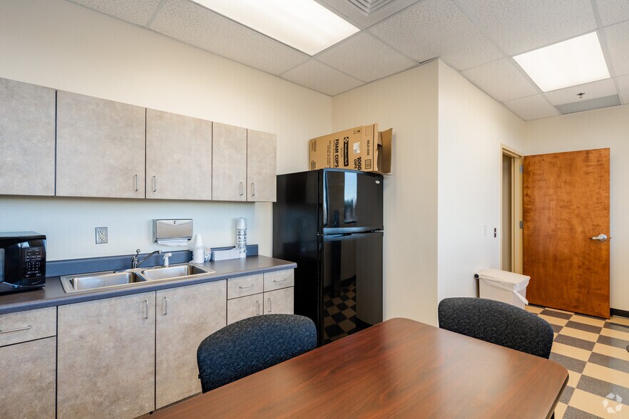 More Photos Of 100 Market Place Blvd, Cartersville Unknown For Lease