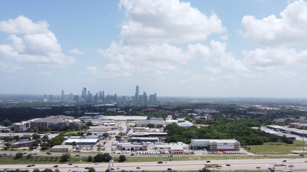 More Photos Of 201-217 Industrial Blvd, Austin Warehouse For Lease
