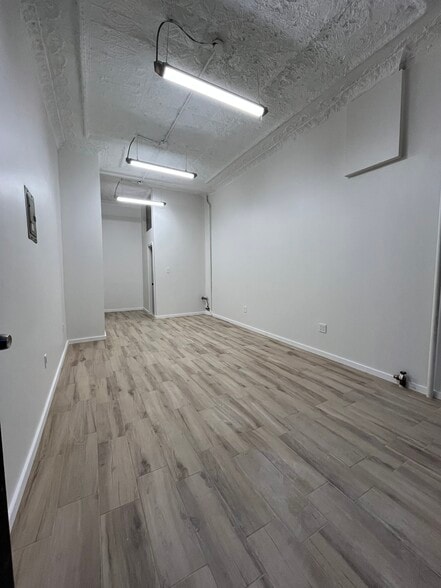 More Photos Of 1434 Astoria Blvd, Astoria Storefront Retail Residential For Lease