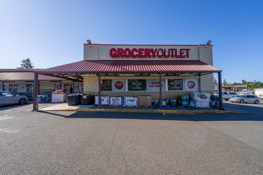 More Photos Of 1385 Newmark Ave, Coos Bay Supermarket For Sale