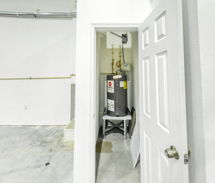 More Photos Of 9009 Pagewood Ln, Houston Warehouse For Sale