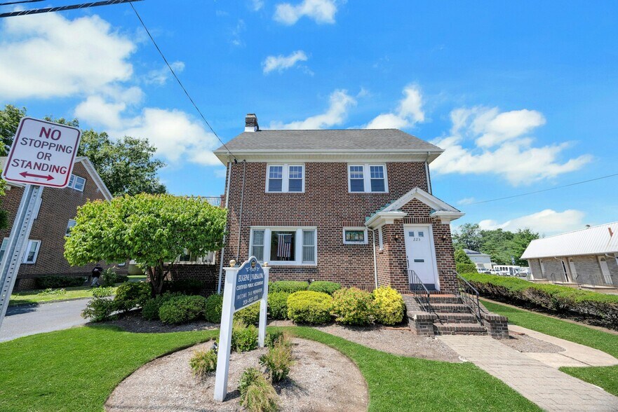 More Photos Of 225 Liberty St, Little Ferry Office For Sale