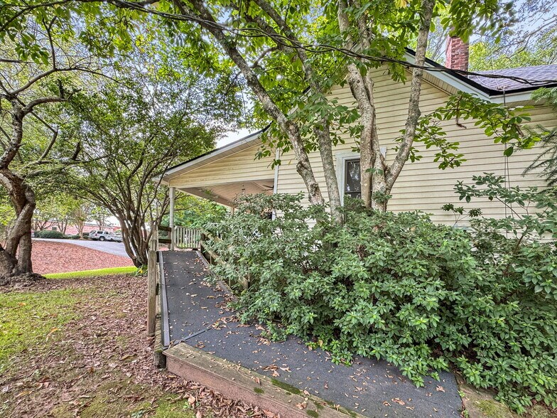 More Photos Of 171 Jackson St, Zebulon Flex For Sale