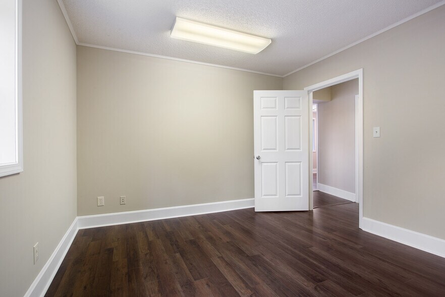 More Photos Of 37 Court St, Jasper Office For Sale