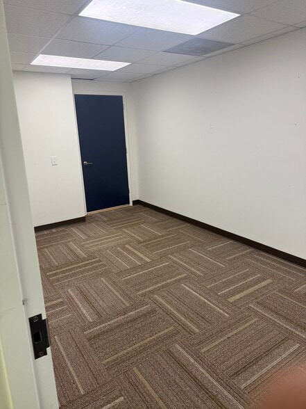 More Photos Of 814 Union St, Shelbyville Office For Lease