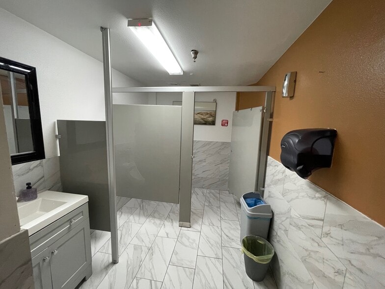 More Photos Of 890 E Sahara Ave, Las Vegas Religious Facility For Sale