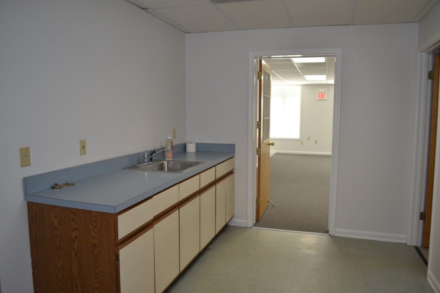 More Photos Of 2425 Solomons Island Rd, Huntingtown Medical For Lease