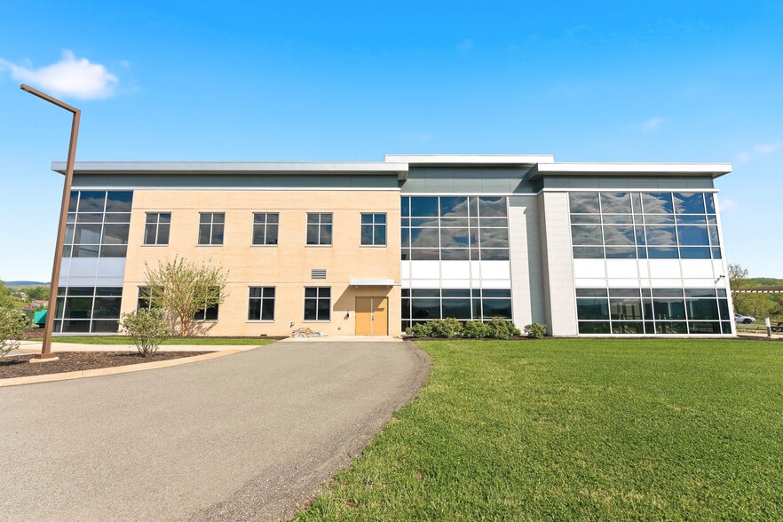 More Photos Of 423 Fortress Blvd, Morgantown Office For Sale
