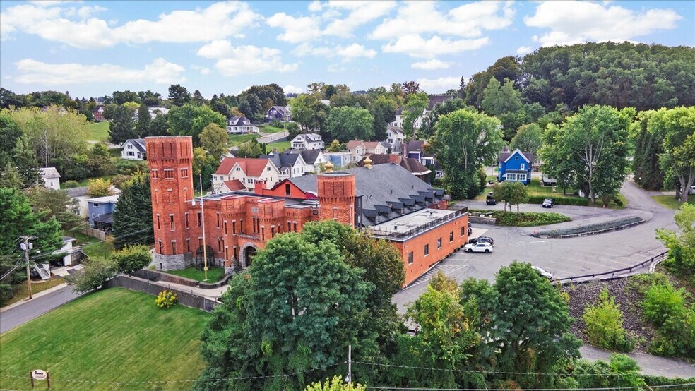 More Photos Of 49 Florida Ave, Amsterdam Hospitality For Sale