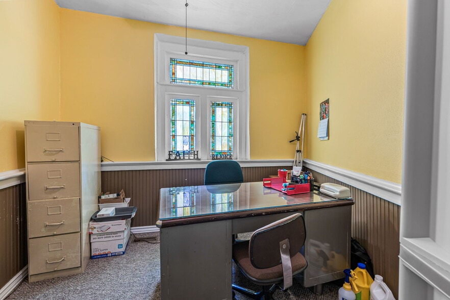More Photos Of 408 W Main St, Park Hills Religious Facility For Sale