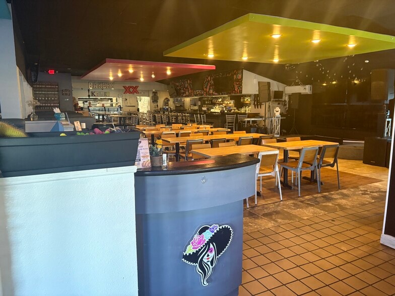 More Photos Of 925 N Semoran Blvd, Orlando Restaurant For Lease