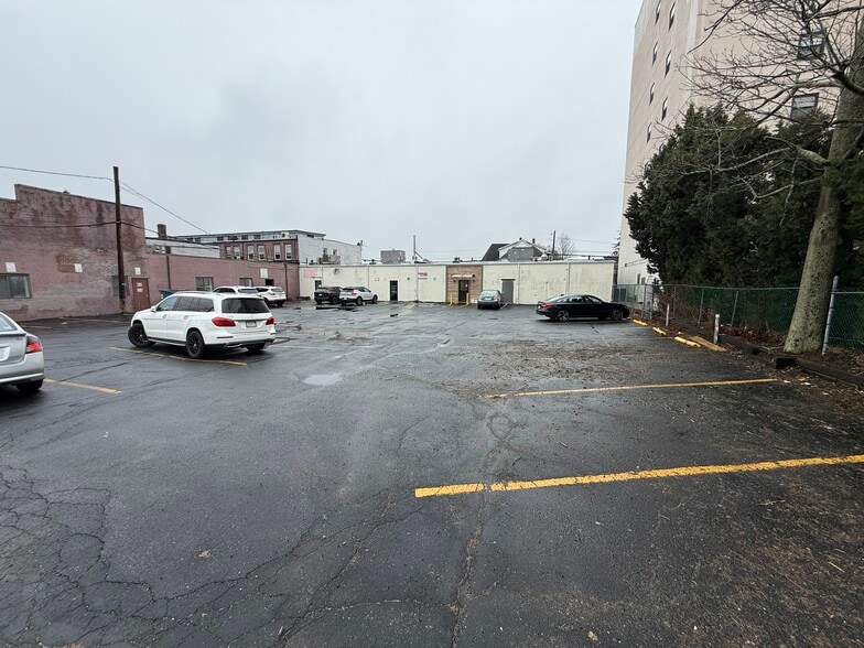 More Photos Of 15-21 School St, Quincy Medical For Lease