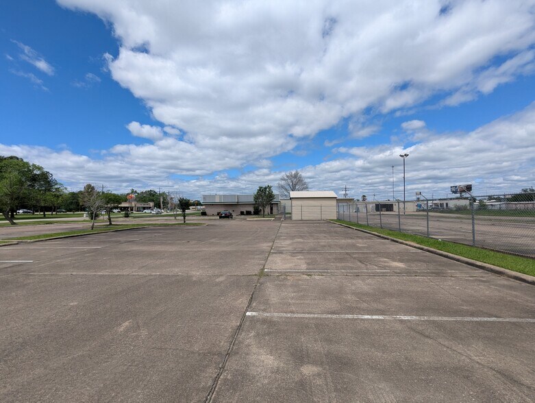 More Photos Of 6095 College St, Beaumont Office For Sale