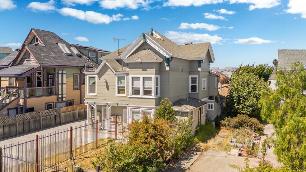 More Photos Of 1062 60th St, Oakland Apartments For Sale