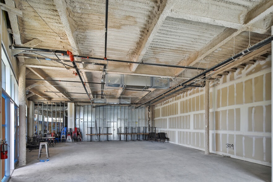 More Photos Of 450 S Western Ave, Los Angeles Freestanding For Lease