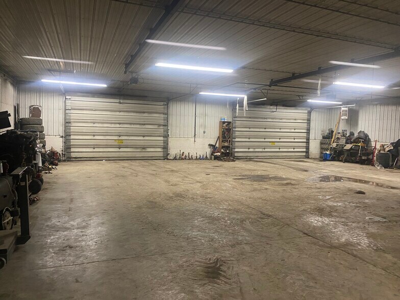 More Photos Of 1550 Wentzel St, Rochester Manufacturing For Sale