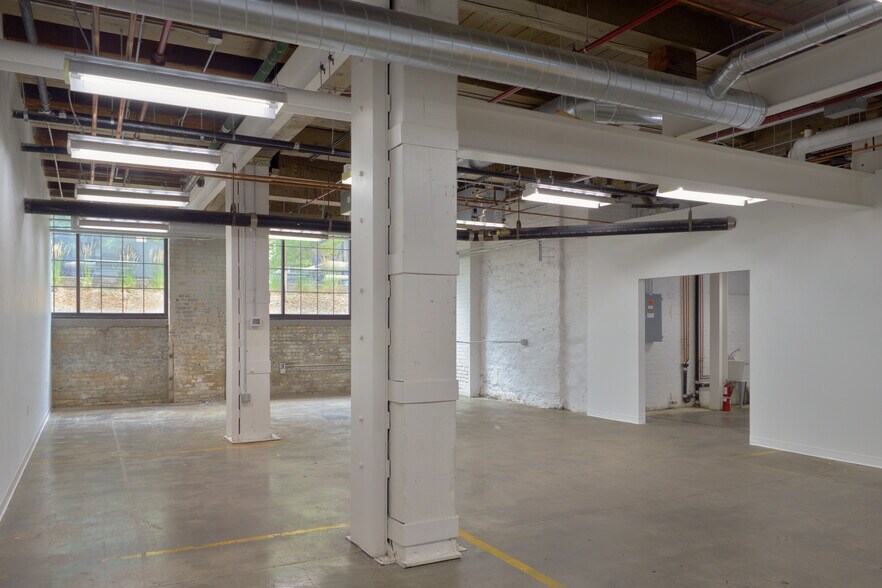 More Photos Of 755 Prior Ave N, Saint Paul Research And Development For Lease