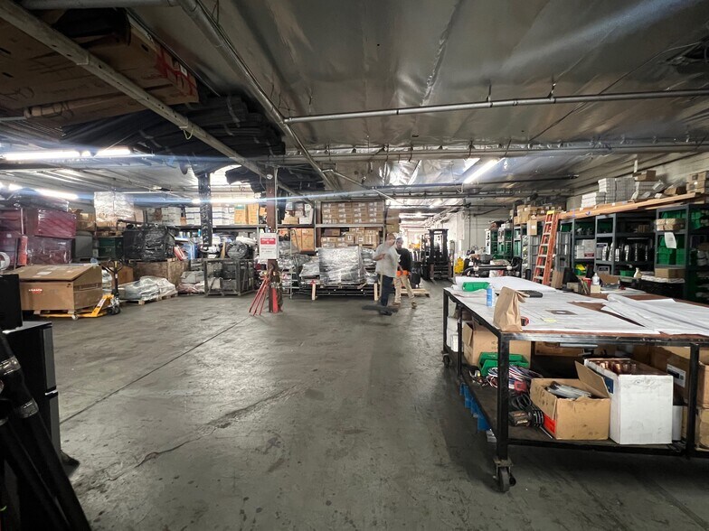 More Photos Of 709-711 W Ivy St, Glendale Warehouse For Lease